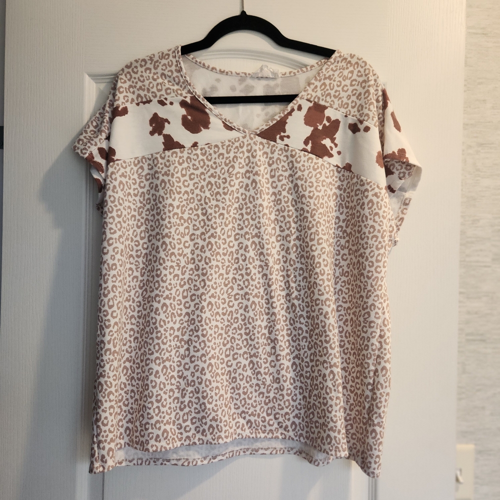 Fantastic Fawn Short Sleeve Blouse Size M Euc
